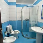Ona's * Lushnje