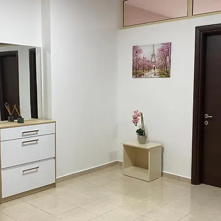 Ona's Lejlighed Lushnjë