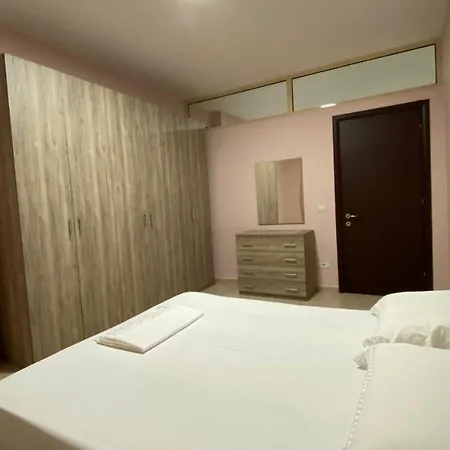 Ona's Apartmán Lushnjë