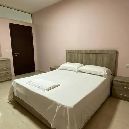 Ona's Apartmán Lushnjë